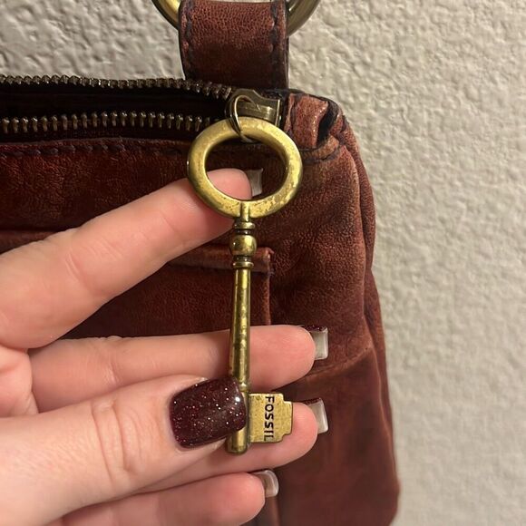 ✨Fossil Wine Crossbody Adjustable with Key Charm✨ - Picture 8 of 8